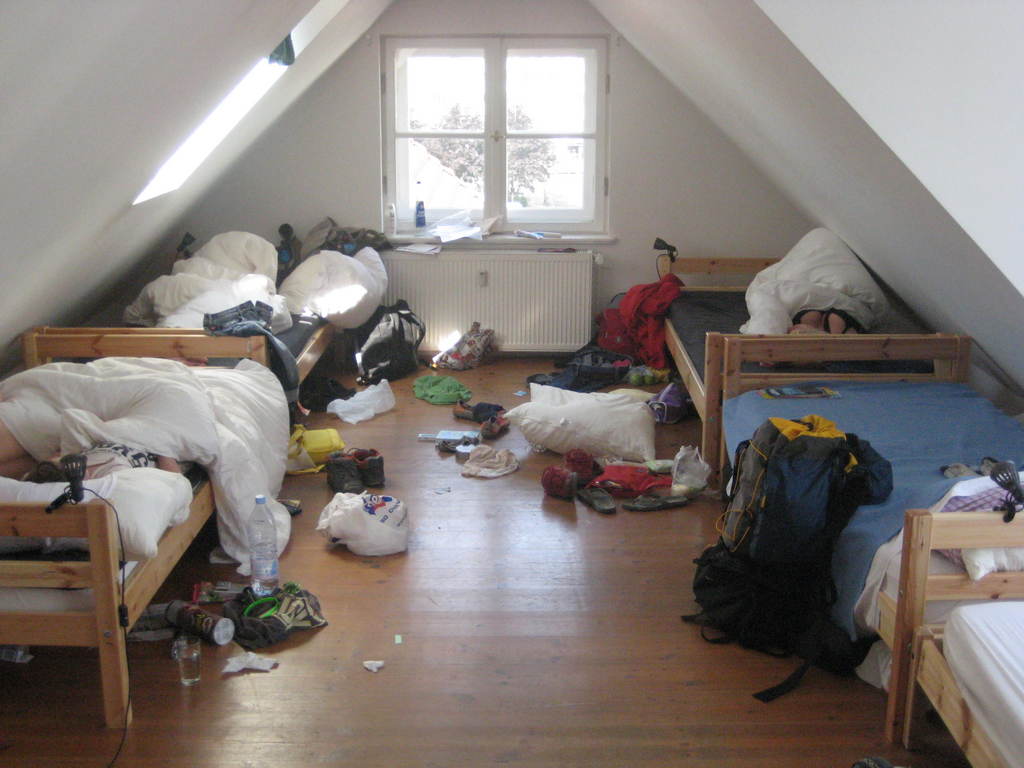 5 THINGS YOU MISS WHEN YOU ARE IN HOSTEL