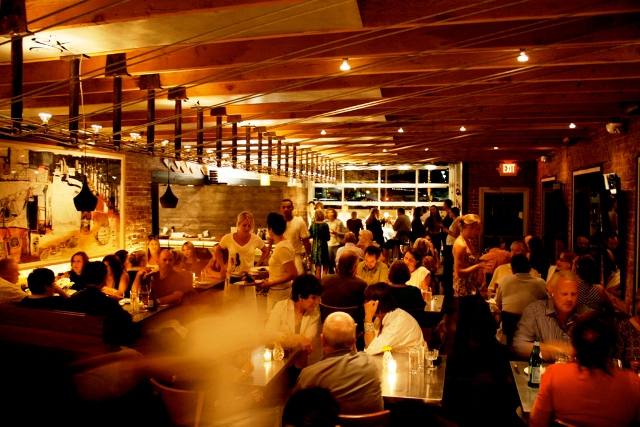 5 TYPES OF PEOPLE YOU USUALLY SEE IN RESTAURANTS