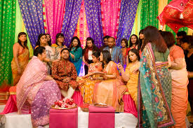 12 Types of ladies you will meet in an Indian wedding