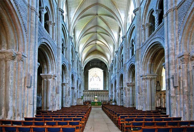 http://www.paradoxplace.com/Photo%20Pages/UK/Britain_South_and_West/Christchurch_Priory/Images/800/Nave-Aug07-DS0765sAR900.jpg