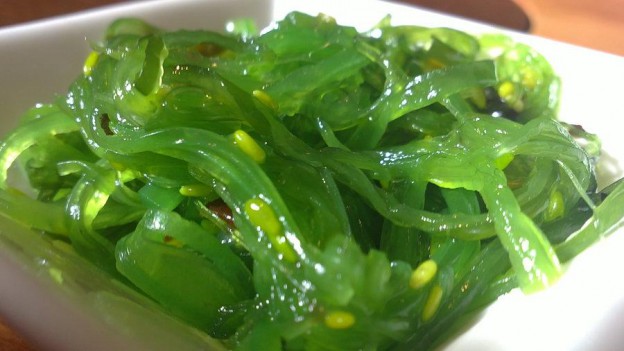 http://img14.deviantart.net/31f7/i/2012/101/3/b/green_wakame_salad_with_sesame_by_komatsuaine-d4vtfwn.jpg