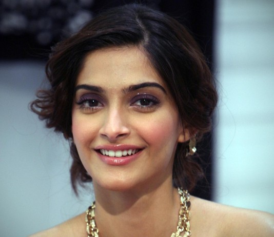 Sonam Kapoor Is The First Bollywood Celeb To Launches Her Own App!