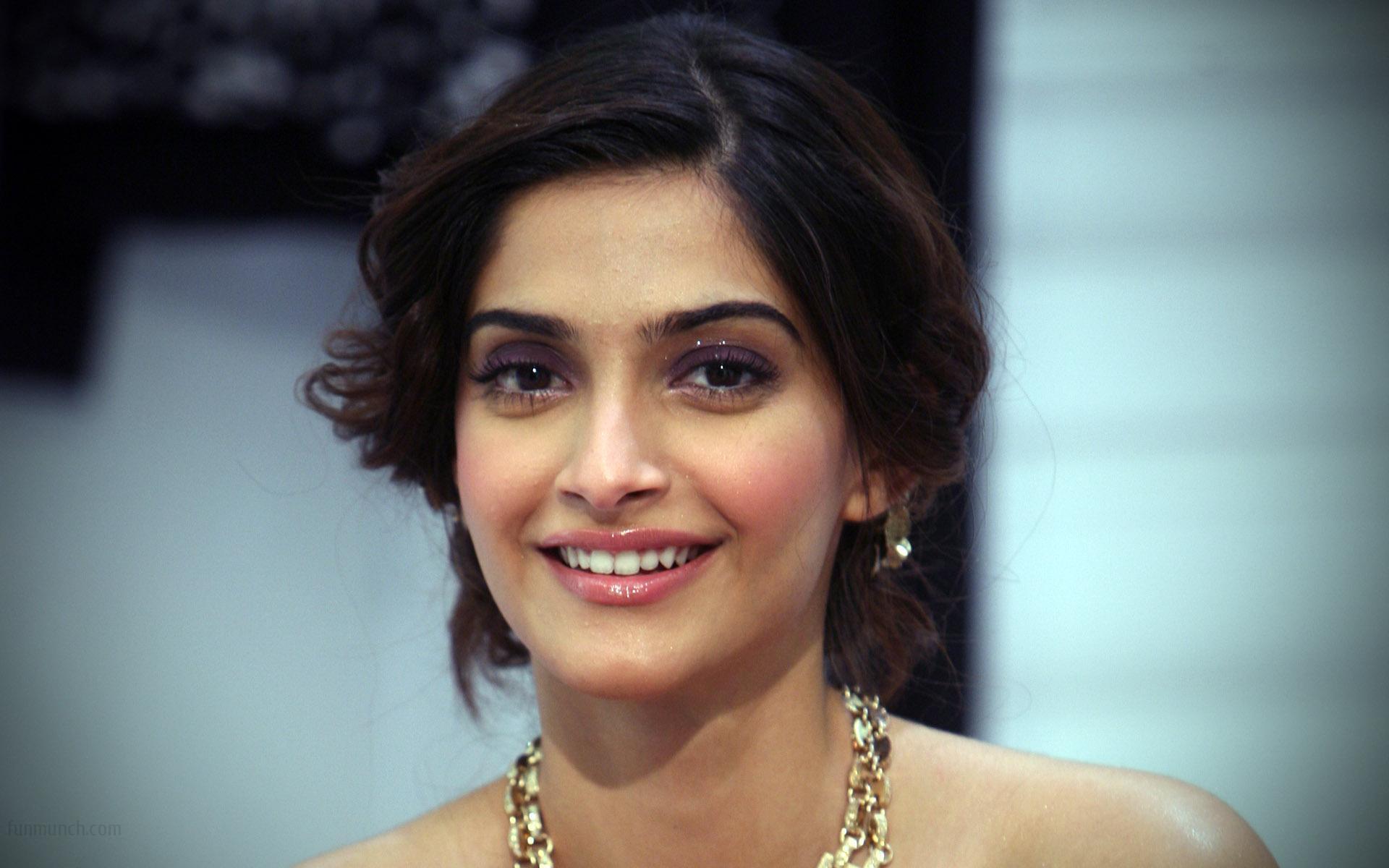 Sonam Kapoor Is The First Bollywood Celeb To Launches Her Own App!