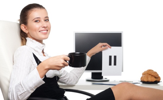 Working-Through-your-Lunch-Break-desk