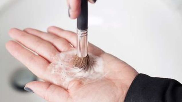 How to Clean Makeup Brushes?