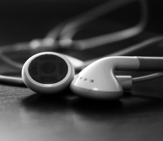 11 Situations where music has always been our companion!