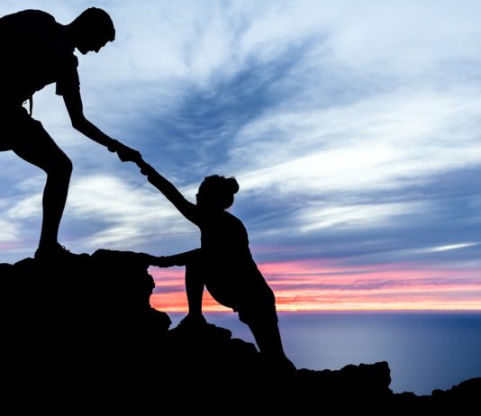 5 Reasons To Help The People Around You TO Create A Better World 5 Reasons to Help the People Around You