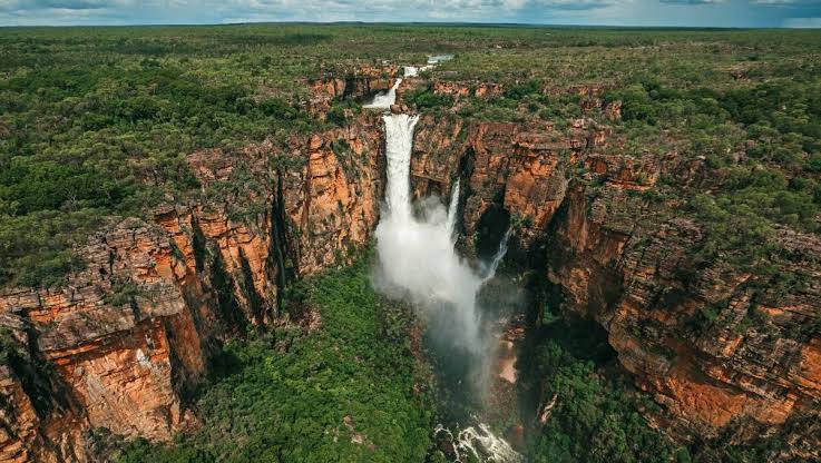 5 MUST VISIT ATTRACTIONS IN AUSTRALIA