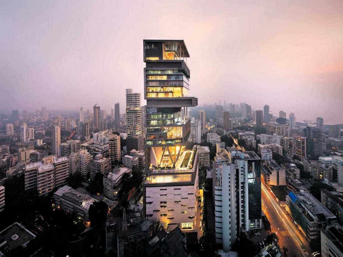 Top 10 largest and expensive houses of the world.