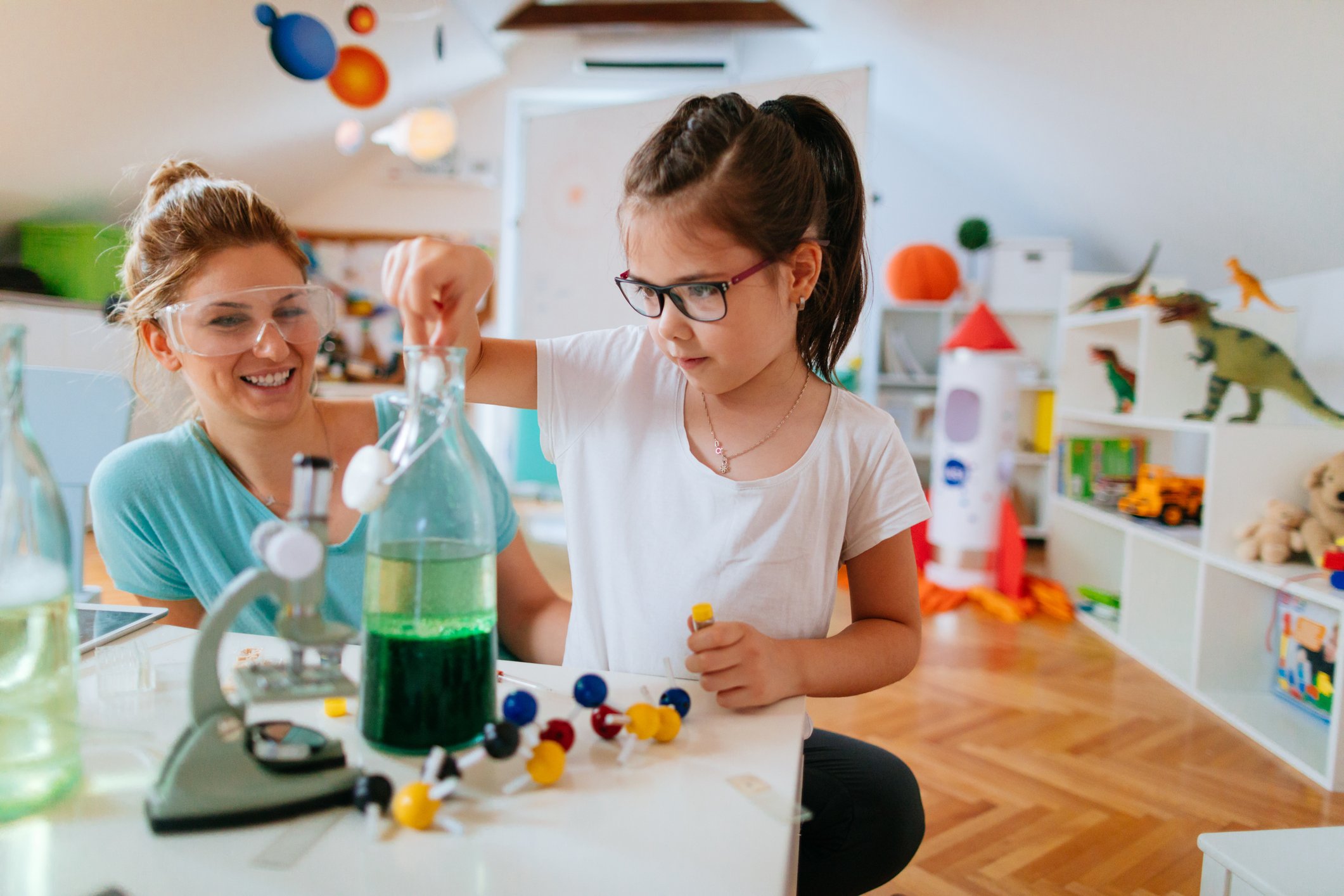 DIY science experiments for kids and parents.