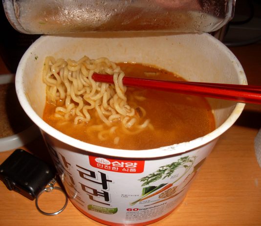 Top 10 side effects of eating instant noodles Top 10 side effects of eating instant noodles