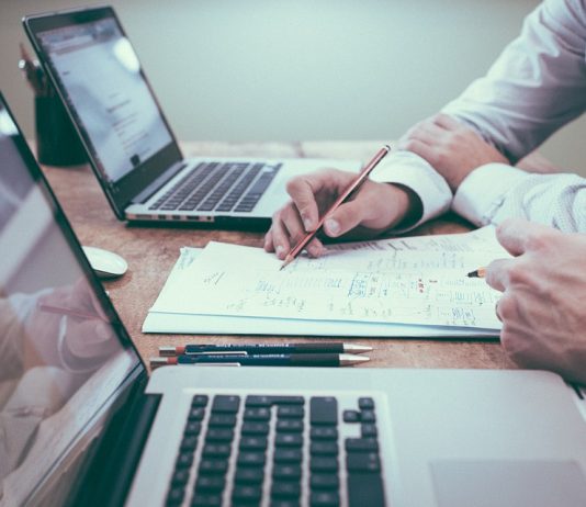 Should You Buy or Start a Business Franchise Instead?