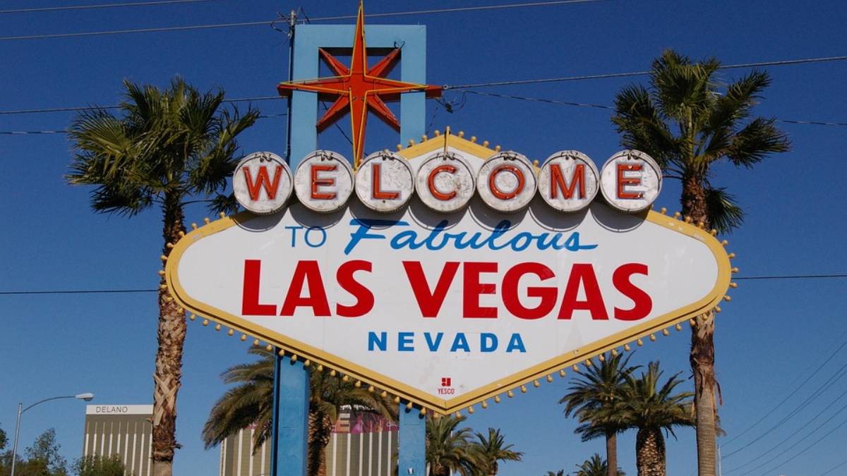 What is The Best Month to Go To Vegas? Topcount