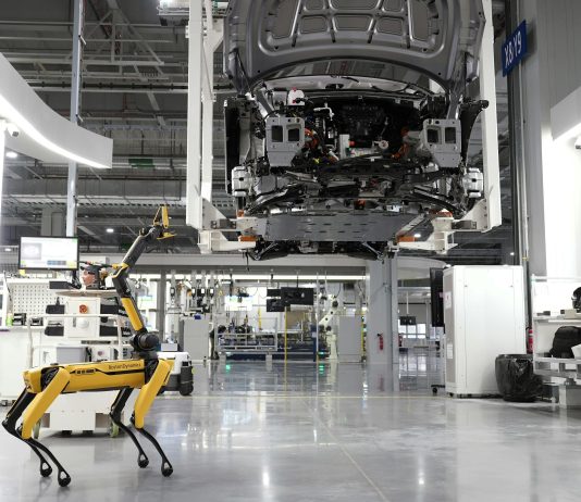 Integrating Motion Control Solutions in Manufacturing and Robotics